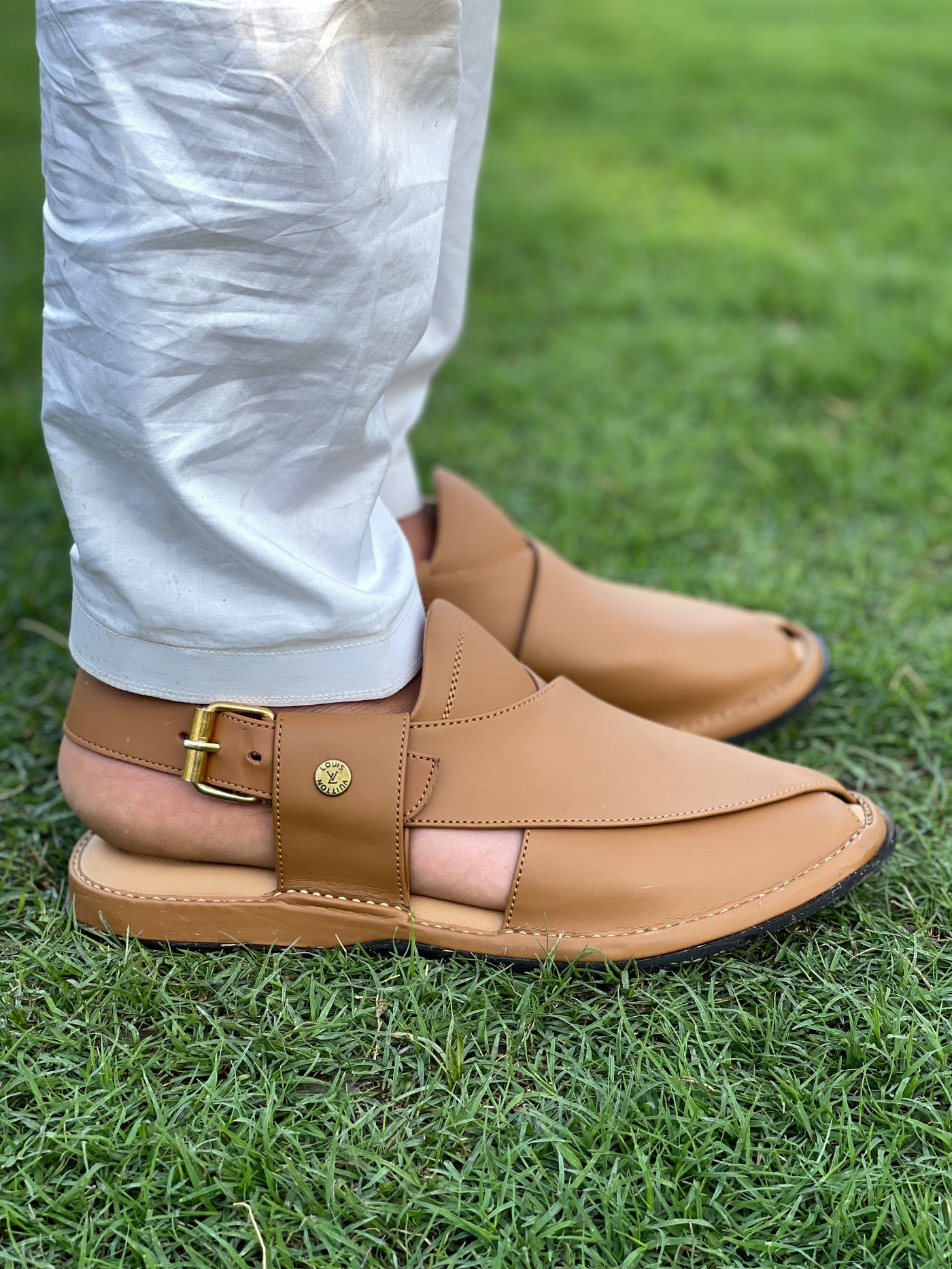 GoGo Leather Chappal