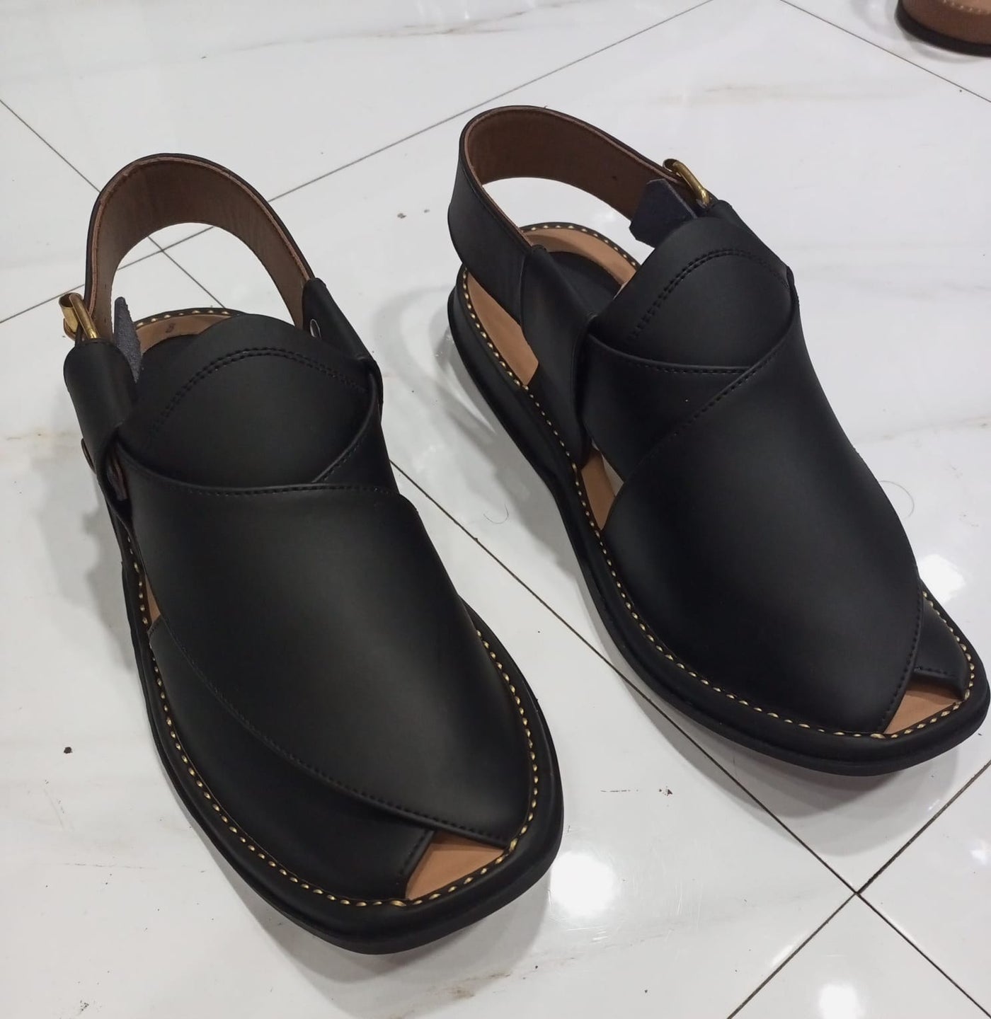 GoGo Leather Chappal